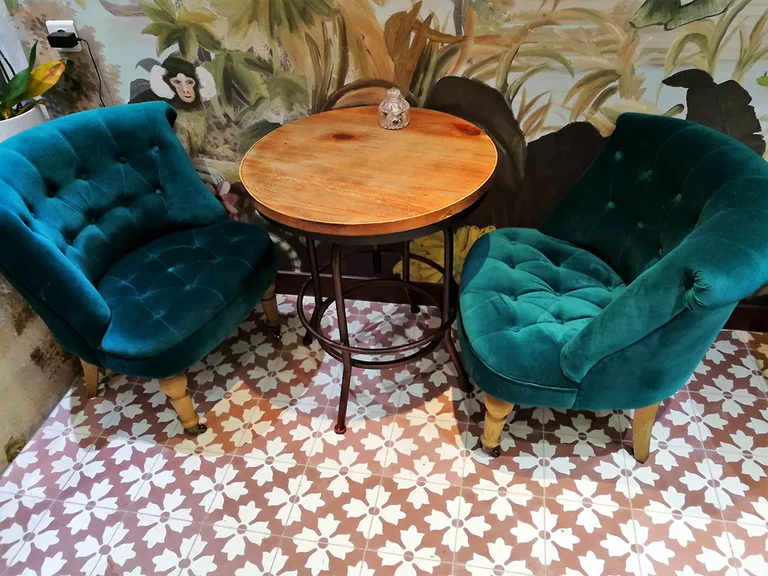 126 B REAL CAFETERIA 6